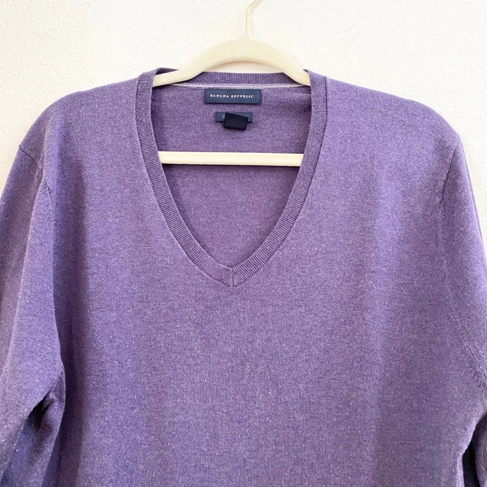 Banana Republic Luxury Blend Mens‎ V Neck Sweater L Silk Cashmere Cotton Purple